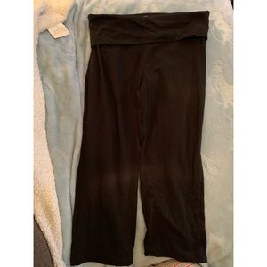 Bobbie Brooks Capri folding waist band
